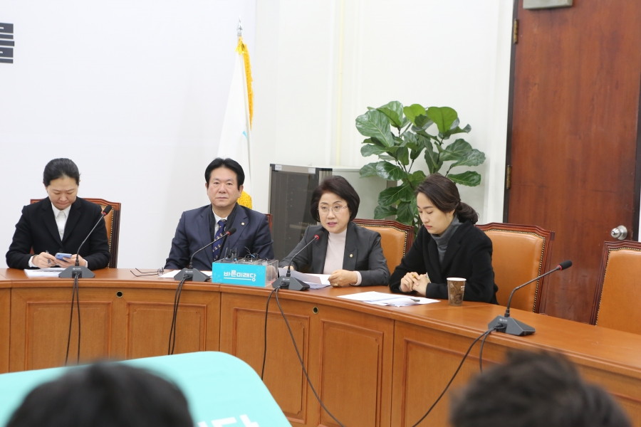 18.12.20_원내정책회의 (2).JPG