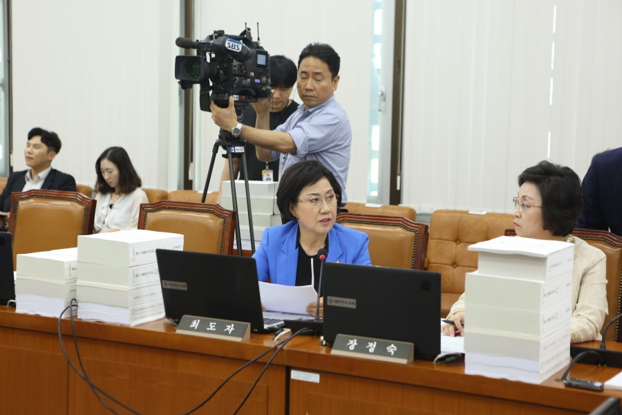 18.08.21_복지위결산심사_질의3 (2).JPG