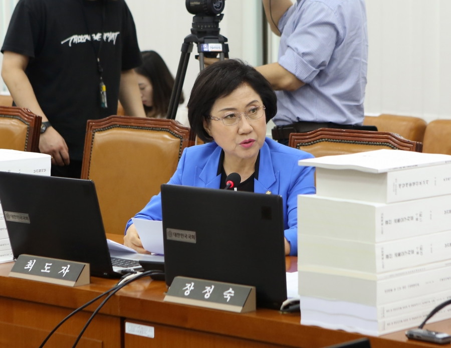 18.08.21_복지위결산심사_질의4 (2).JPG