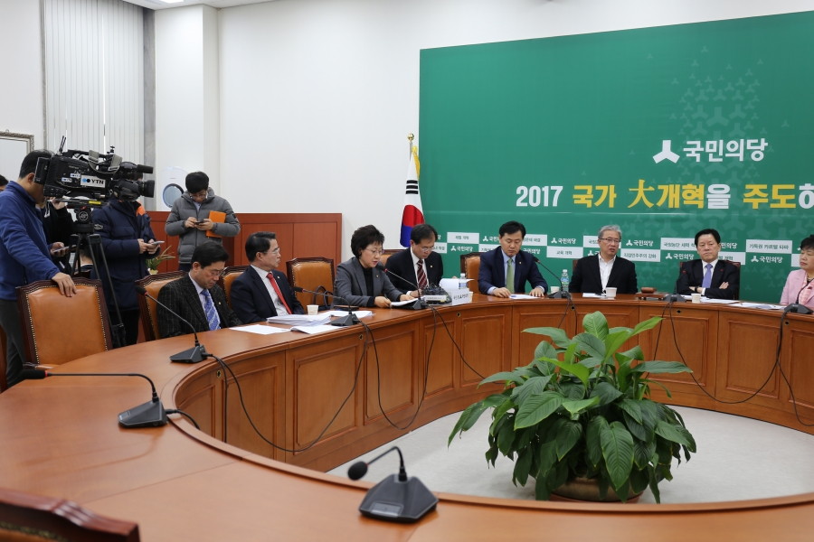 170117 원내대책회의(여성친화도시) (6).JPG