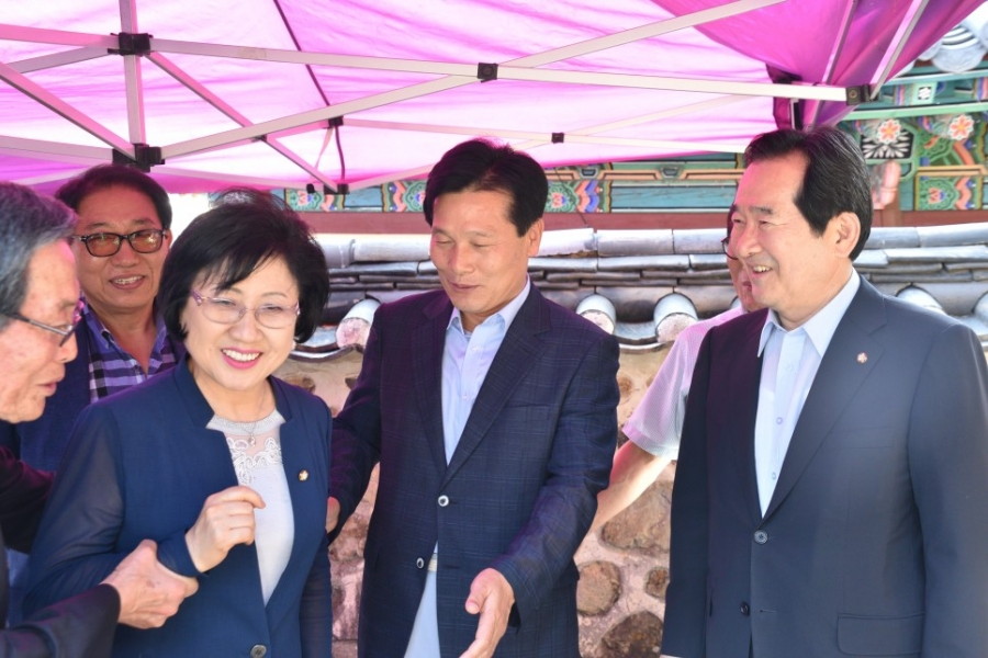 정세균 국회의장님과 오충사에서 - 1469320177469.jpg