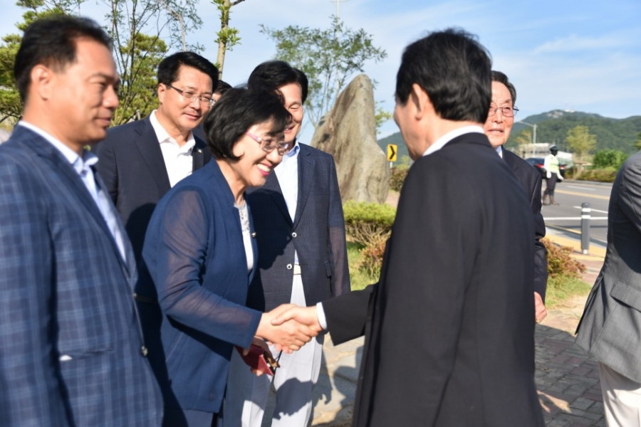 정세균 국회의장님과 오충사에서 - 1469320211817.jpg