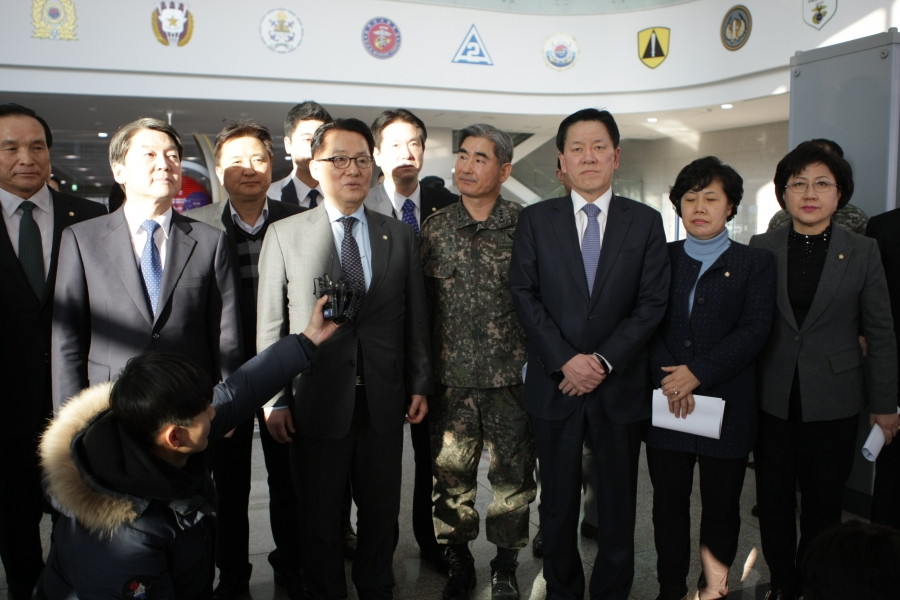 170125 국민의당 합동참모본부 방문 (1).JPG