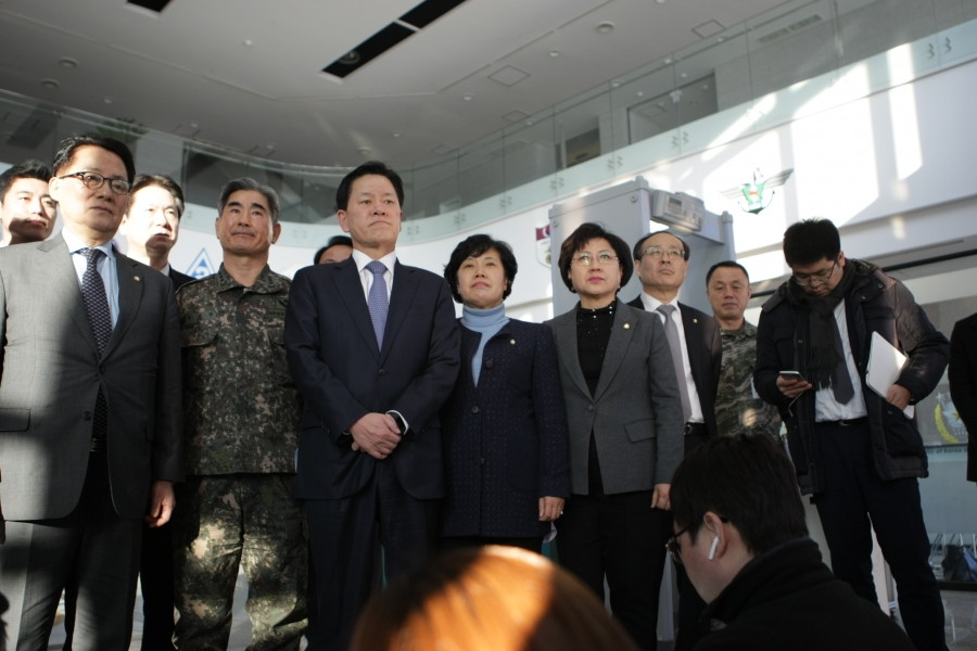 170125 국민의당 합동참모본부 방문 (2).JPG