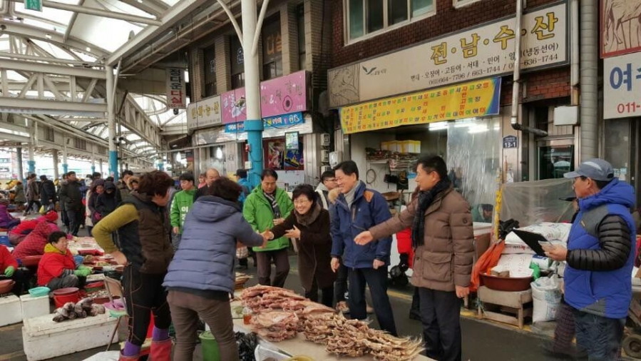 여수수산시장 임시판매장 방문 - 170127 여수수산시장 임시판매장(2).jpg