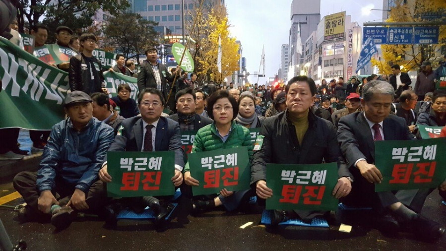 광주 10만 시국촛불대회 - CxnY7CkVIAI9WJx.jpg