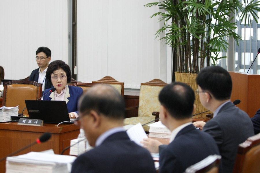 9월 30일 보건복지위 국정감사 진행 중 - 7K2Q8582.JPG