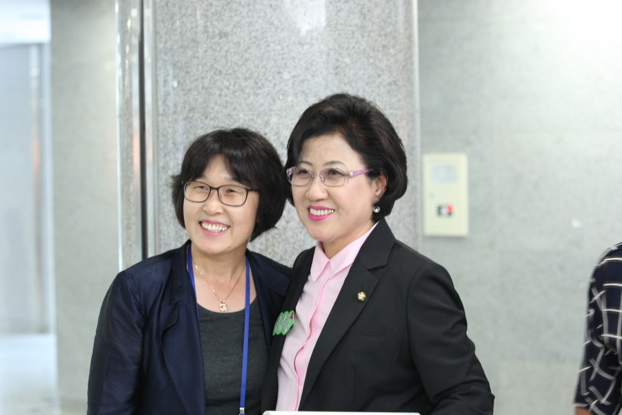 8.29 공공어린이집 토론회 단체사진 - 7K2Q3708.JPG