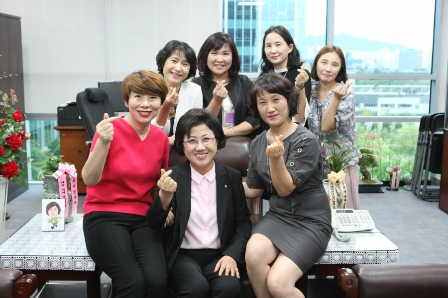 8.29 공공어린이집 토론회 단체사진 - 7K2Q3787.JPG