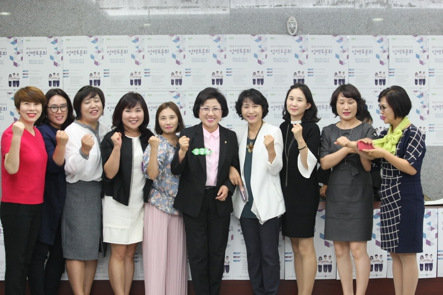 8.29 공공어린이집 토론회 단체사진 - 7K2Q3733.JPG