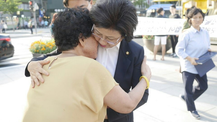 광화문 세월호 단식 농성장 방문 - 0-02-01-71a66e5f99d0c8c663baa9db72b6364d6f0c1412863df44b2bd25f232daa7149_full.jpg