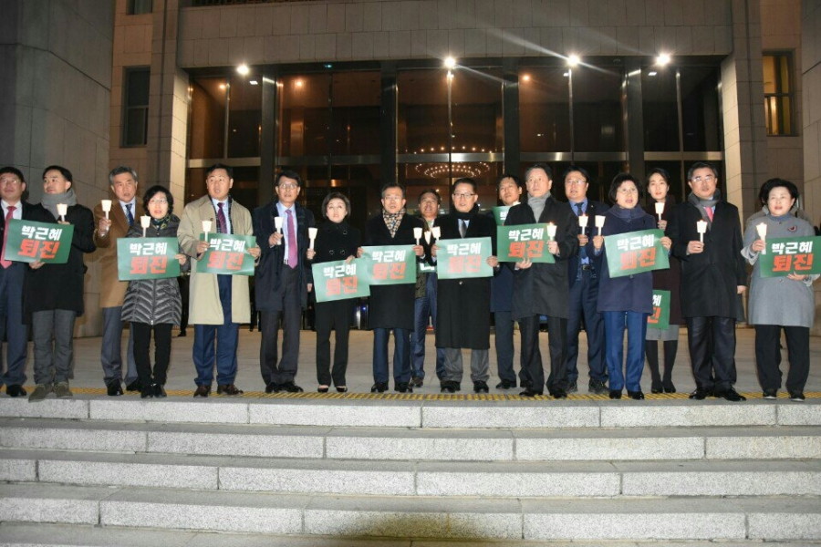 국회 본관 앞 국만의당 촛불 시위 - 1202.jpg