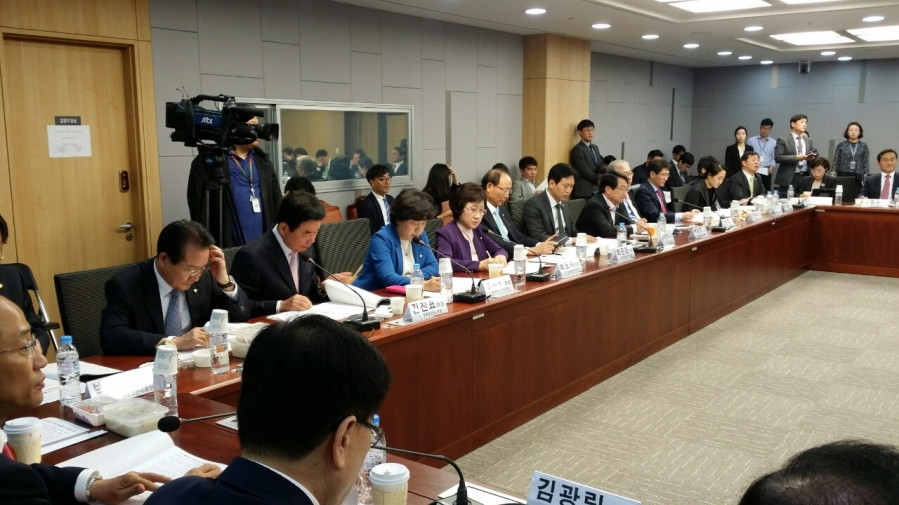 경제재정연구포럼 간담회 - 0-02-08-e30c809edddca2dd788af2df1087b7520d4fdfbe92a2920fde74d1cca9a48808_full.jpg