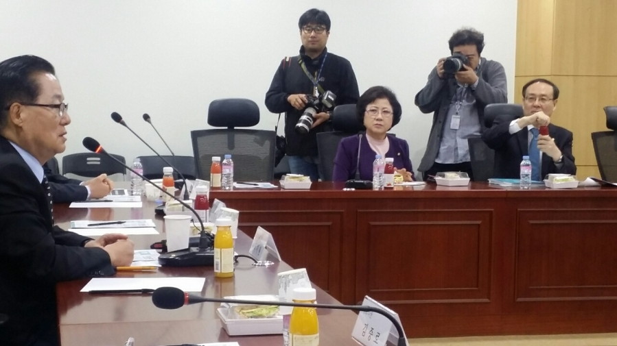 '한반도 핵문제, 그 해법과 과제' 간담회 - 0-02-08-055312a15bd83afa0840f9e634d752db16fbd17fa765eb0ed0d33d1b1fcd9a58_full.jpg