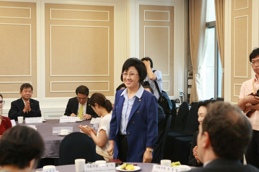 저출산극복포럼 특강 - 7K2Q0816.JPG