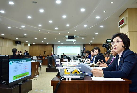 [2016 국감] 질의하는 최도자 의원 - 2016 국감_질의하는 최도자 의원.jpg