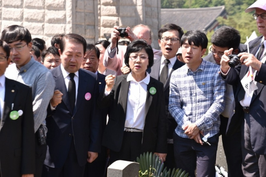 국립5·18민주묘지 참배 - 16.05.18_1_국립5·18민주묘지_참배__(4).jpg