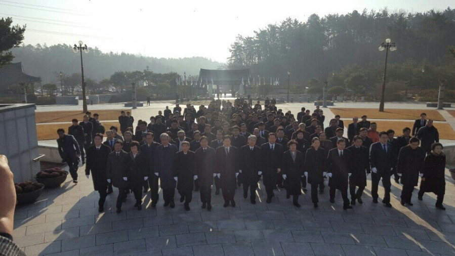 170102 국립 5.18 민주묘지 참배 (7).jpg