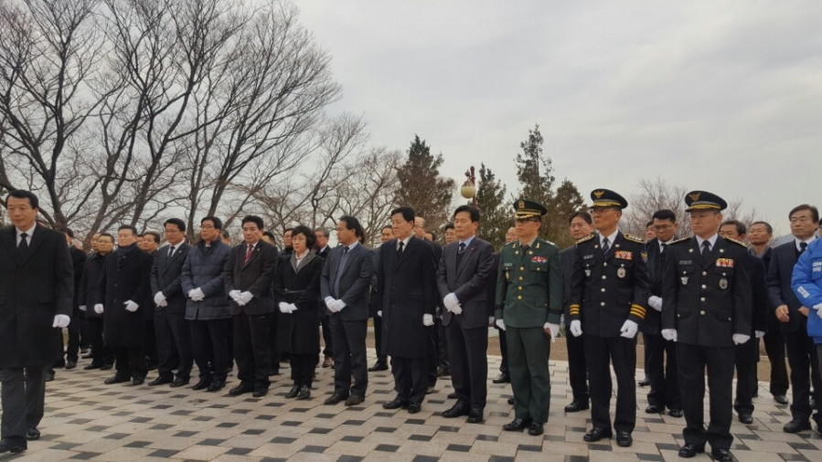 170102 국립 5.18 민주묘지 참배 (1).jpg