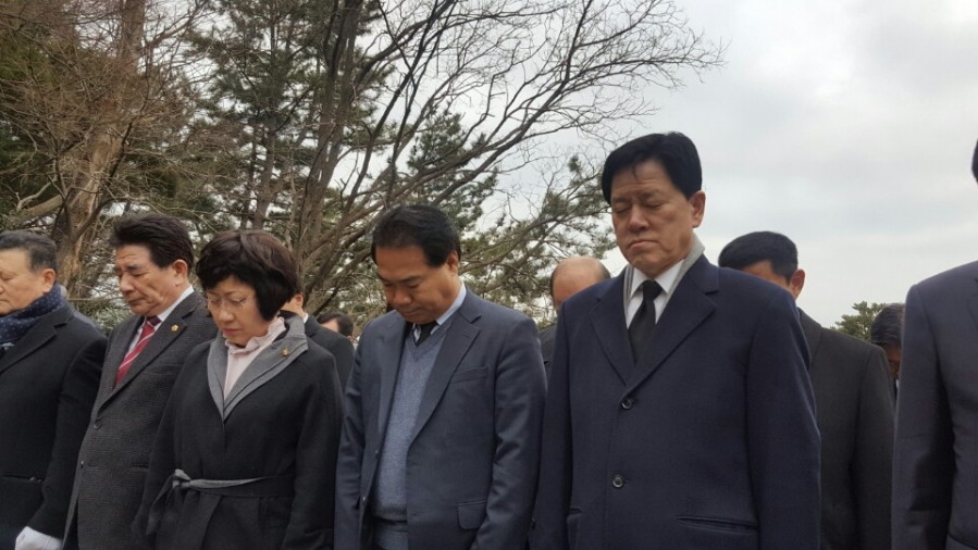 170102 2017년 신년 현충탑 참배(자산공원) (11).jpg