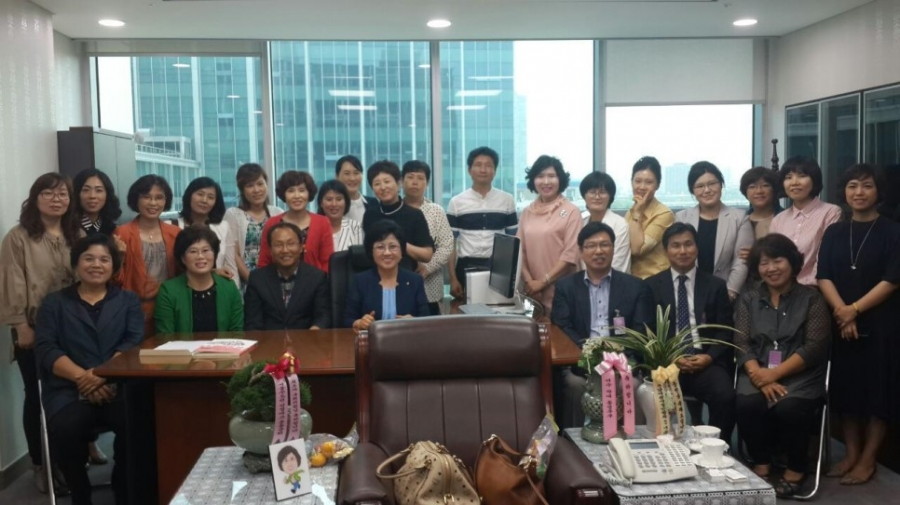 어린이집 원장단 의원실 방문 - 16.06.10_어린이집_원장단_의원실_방문__(2).jpg