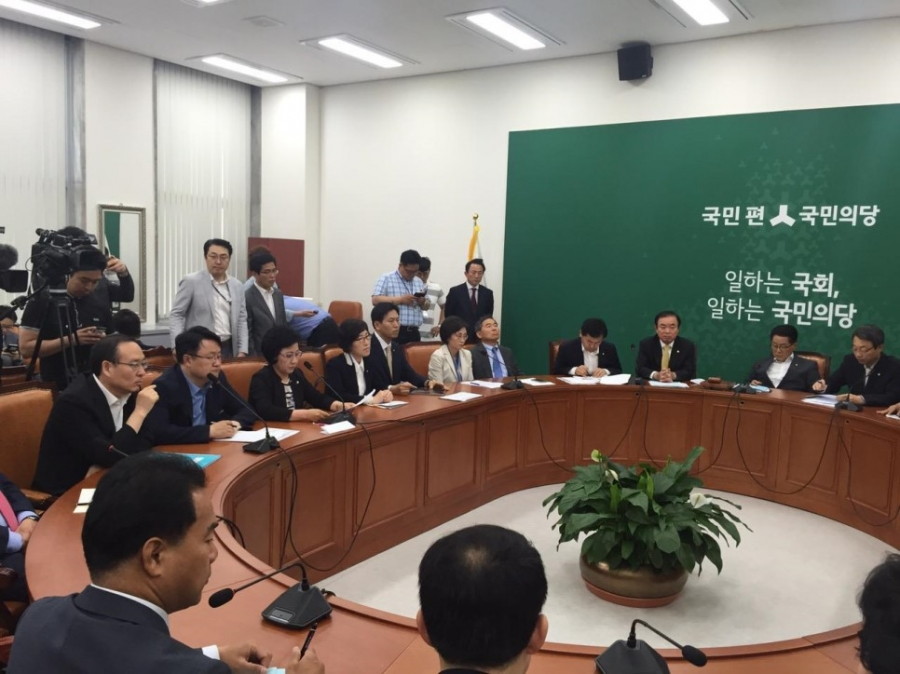 원내대책회의 맞춤형보육 시행 연기 및 재검토 촉구 - 160614_원내대책회의_(8).jpg