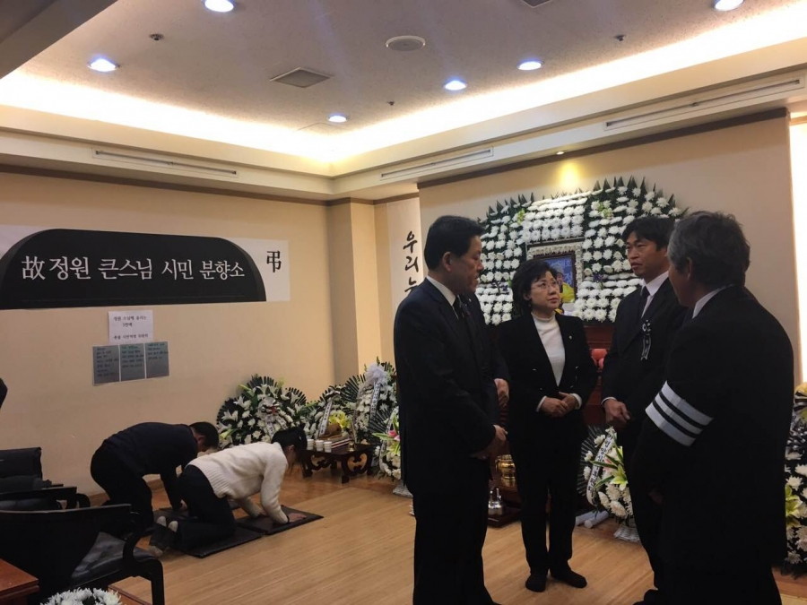 170111 정원스님 빈소 방문 및 조문2.jpg