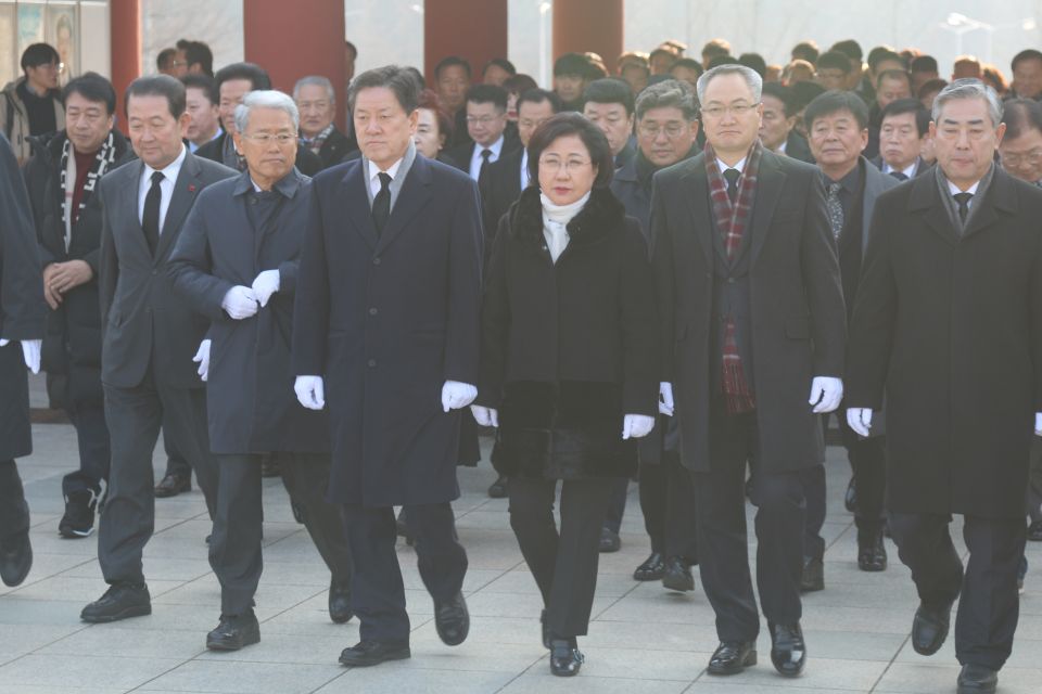 국립 5.18민주묘지 참배 - KakaoTalk_20200102_160526693_04.jpg