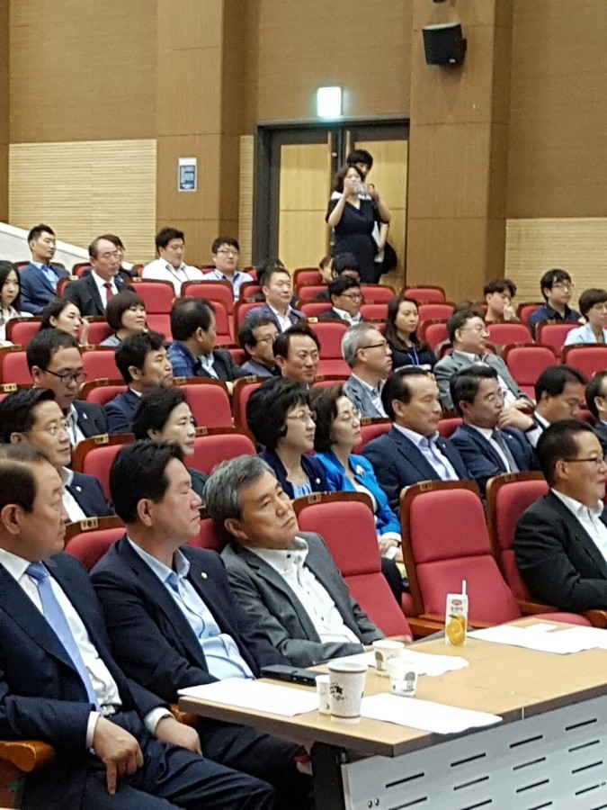 국민의당 의원 및 보좌진 성희롱 교육 - 16.07.05_국민의당_의원_및_보좌진_성희롱_교육_(2).jpg