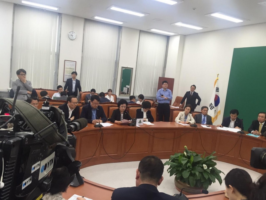 원내대책회의: 맞춤형 보육, 7월 시행 보류하고 전면 재검토해야 - 160614_원내대책회의 (3).jpg