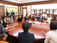 '성평등 국회를 향한 여성정치참여 확대 결의문' 전달식