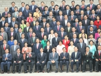 20대 국회의원이 모여 단체사진