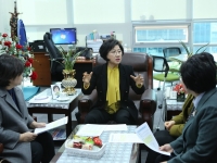 한가연, 한민련 내방