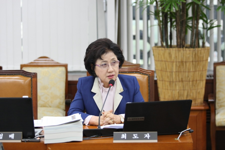 9월 30일 보건복지위 국정감사 진행 중 - 7K2Q8627.JPG