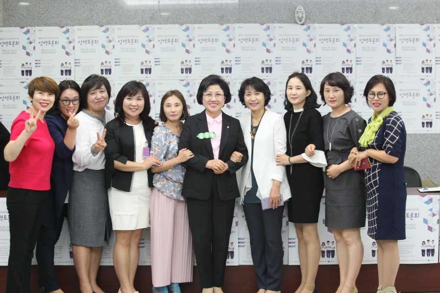 8.29 공공어린이집 토론회 단체사진 - 7K2Q3724.JPG