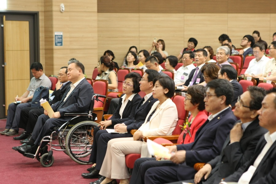 아동의 권리증진을 위한 지역아동센터의 역할 모색 토론회 - 7K2Q4443.JPG