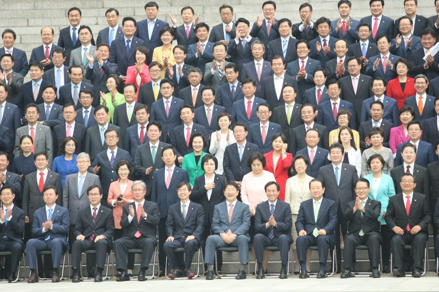 20대 국회의원이 모여 단체사진 - 7K2Q4600.JPG