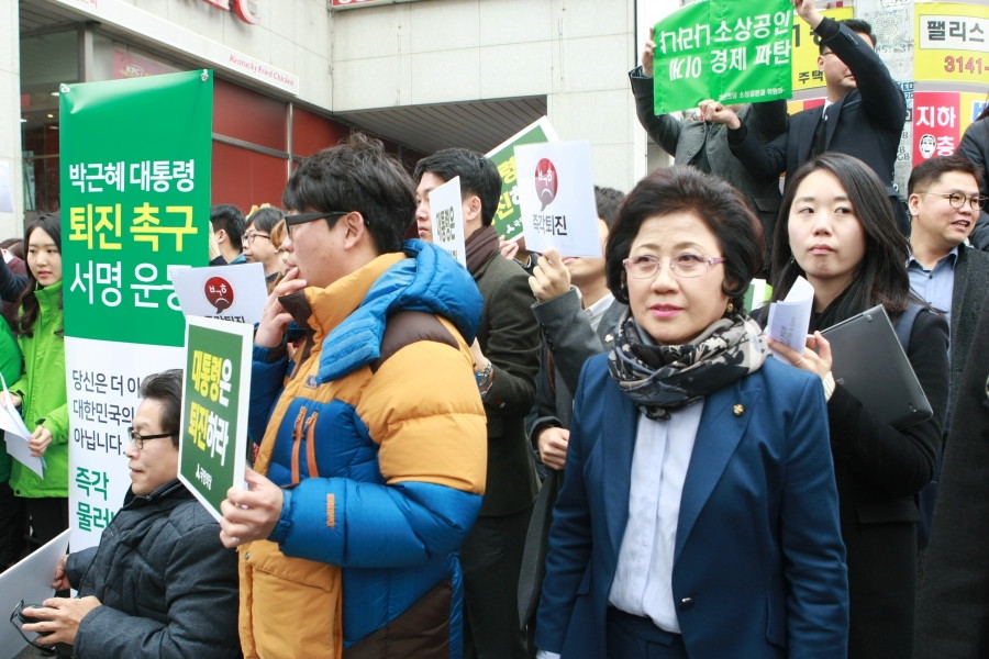 박근혜 대통령 퇴진촉구 서명운동 - 7K2Q6031.JPG