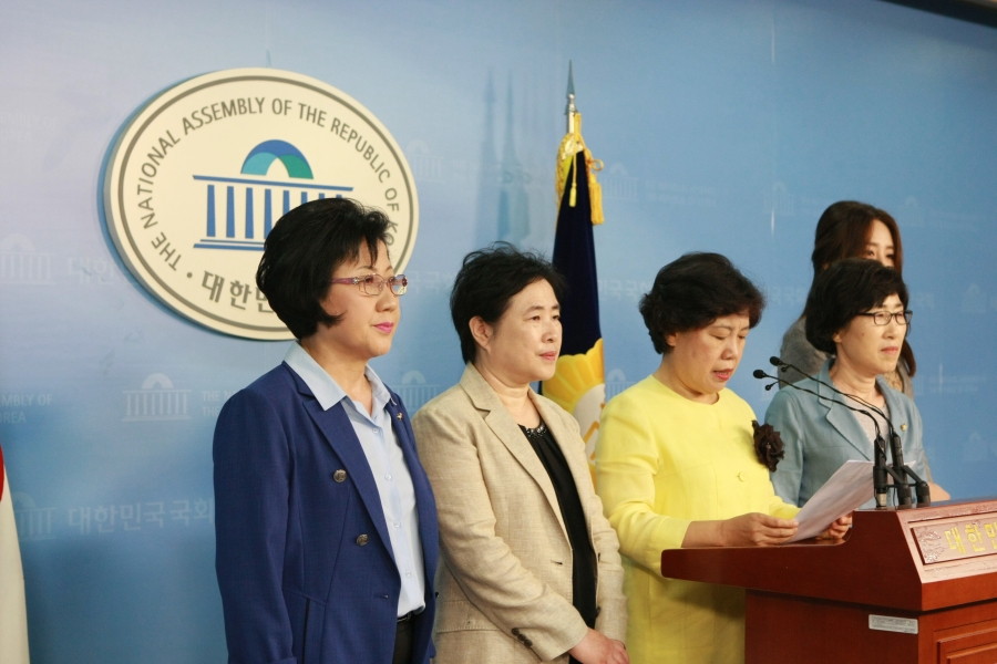 정부의 화해치유재단 강행 반대 - 7K2Q0653.JPG