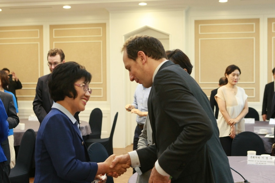 저출산극복포럼 특강 - 7K2Q0769.JPG