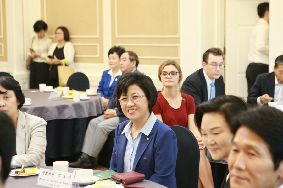 저출산극복포럼 특강 - 7K2Q0835.JPG