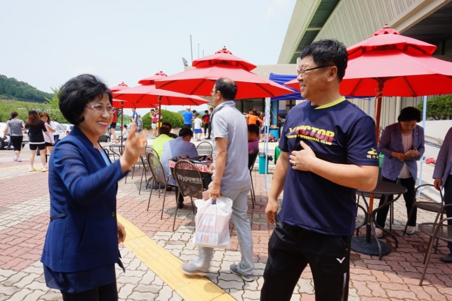 제1회 거북선배 전국 배드민턴대회 - 16.06.18_제1회_거북선배_전국_배드민턴대회-진남체육관_(7).JPG