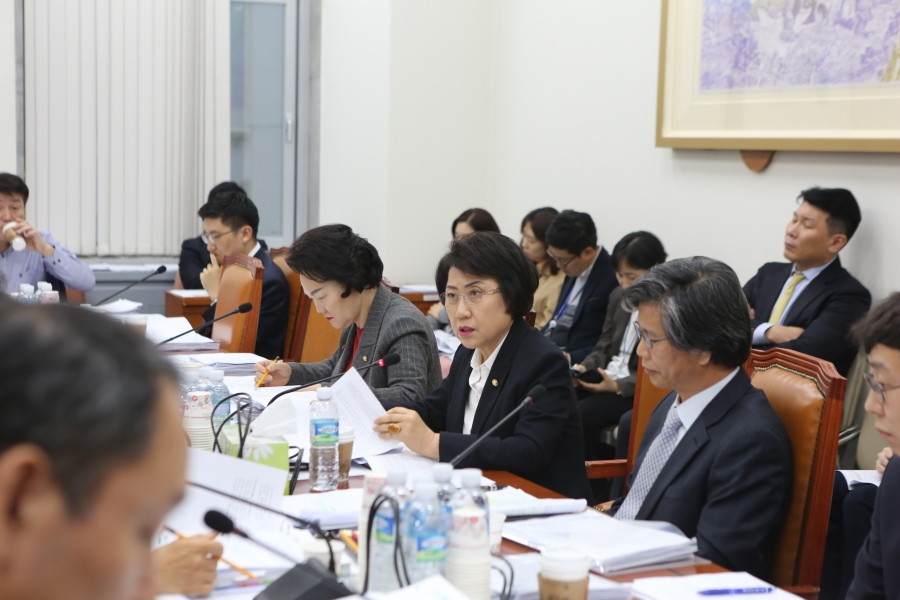 18.12.03_법안심사소위 (2).JPG